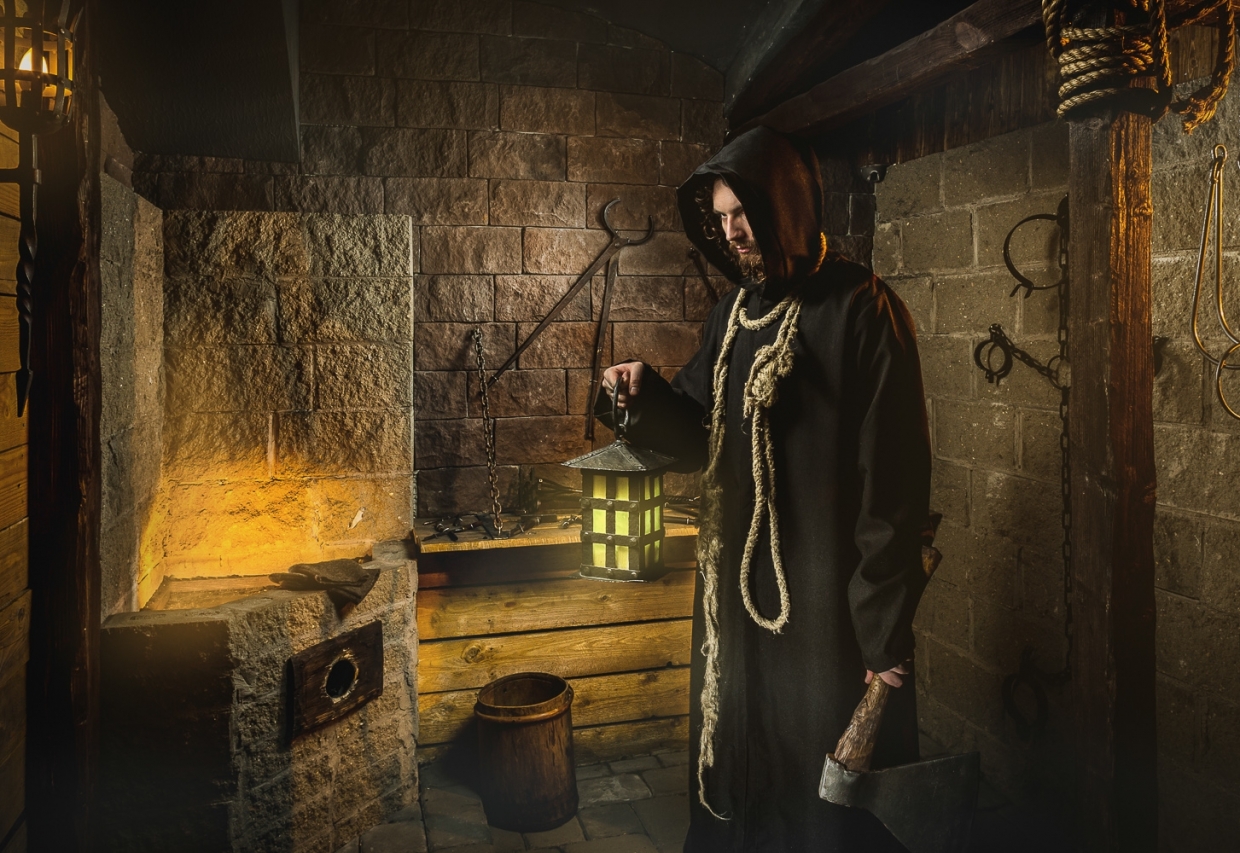 medieval dungeon prisoner